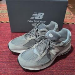 ユ*キ様 お盆値下New Balance スニーカー グレー 2002R 箱ありのサムネイル