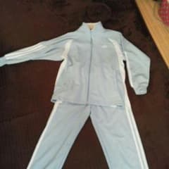 みみりん様専用☆値下げしました～adidas ジャージ130センチ(女児)のサムネイル