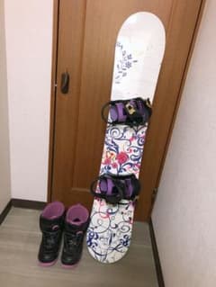 レディース美品スノボ3点セット（板.ブーツ.ビンディング）のサムネイル
