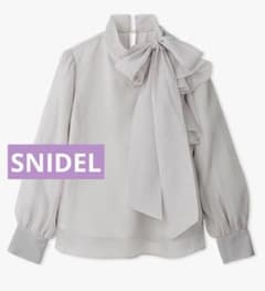 SNIDEL ラッフルリボンオーガンジーブラウス ライトグレーのサムネイル