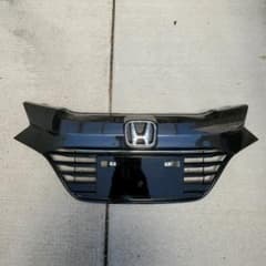 HONDA VEZEL フロントグリルのサムネイル