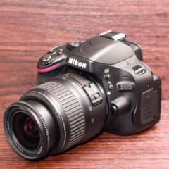 デジタル一眼レフ⭐️ニコン Nikon D5100⭐️スマホに転送⭐️自撮り⭐️ ニコン Nikon D5100❤スマホ転送OK❤一眼レフカメラ❤自撮りができる