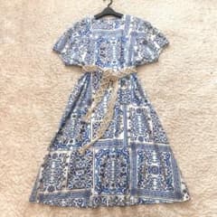 美品ダーマコレクション　タイル柄プリント パフスリーブ ロングワンピース　ベルト 美品ダーマコレクション タイル柄プリント パフスリーブ ロング