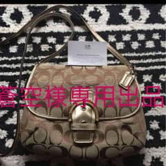 新品未使用  コーチショルダー斜めがけポーチ♡PRADA、ヴィトン好きな方へのサムネイル