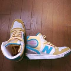 ニューバランス スニーカーのサムネイル