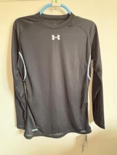Under Armour ブラック 長袖 アンダーシャツのサムネイル