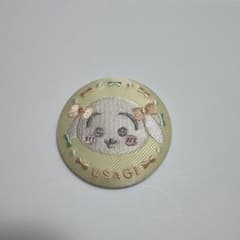 【匿名配送】ちいかわ　うさぎ 刺繍 缶バッジ