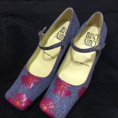 Stylish naNCY pumps