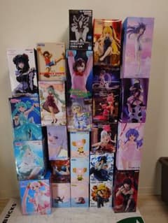 プライズフィギュア25個まとめ売り - メルカリ