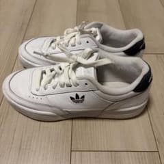 adidas ホワイト レザー スニーカーのサムネイル