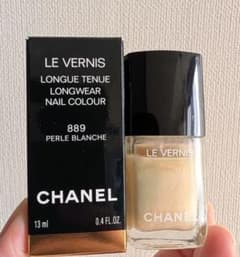 ネイルポリッシュ　CHANEL限定カラー　ヴェルニ　889 ペルルブランシュのサムネイル