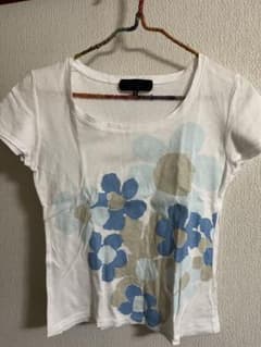 美品　UNTITLED 半袖カットソー ホワイト 花柄のサムネイル