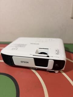 EPSON EB-X41 プロジェクター / 使用時間少 / リモコン付き - メルカリ