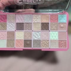 CANMAKE Super Kawaii Palette アイシャドウパレットのサムネイル