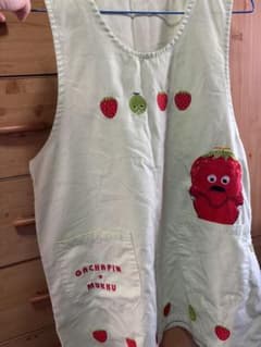 GACHAPIN × MUKKU いちごエプロンのサムネイル