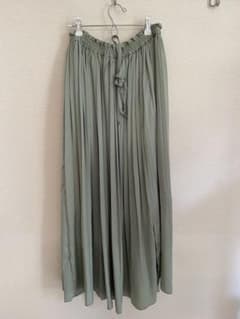 BEAMS HEART オリーブグリーン プリーツスカートのサムネイル