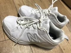 ニューバランス スニーカーのサムネイル