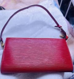 ルイヴィトン　LV エピアクセソワール赤　キーケースのサムネイル