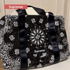 Supreme （シュプリーム）ペイズリー柄ダッフルバッグ ブラック - メルカリ