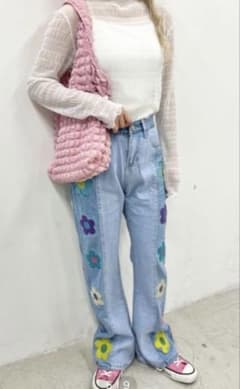 花柄刺繍ブーツカットデニムパンツ　WCのサムネイル