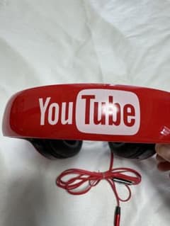 YouTube ロゴ入りヘッドホンのサムネイル