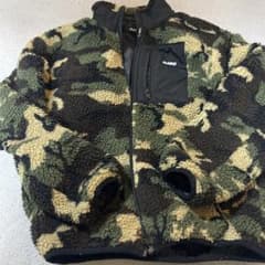 ほぼ未着用サイズアウトXLARGE 迷彩柄 フリースジャケット 140のサムネイル