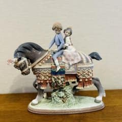 リヤドロ♦フィギュリン♥サンホセの祭り 少年・少女・馬・台座あり・ 廃盤 リヤドロ 陶磁器 フィギュリン 「少年少女の行進」 サンホセの祭り