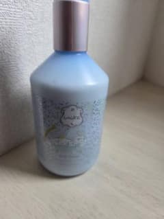 新品未使用　ラリン　ボディークリーム　シナモロールのサムネイル
