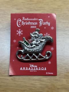 ディズニーアンバサダーホテル クリスマスパーティー ピンバッジ 2003のサムネイル