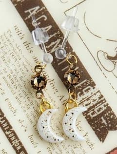 月　レジン　クリスタルゴールデンシャドー　樹脂ピアス　イヤリングのサムネイル