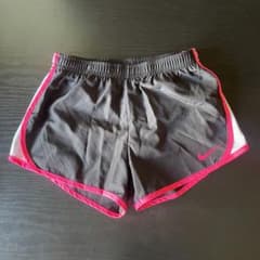 NIKE Girls キッズショーツ 黒ピンク おそろいコーデ110 120のサムネイル