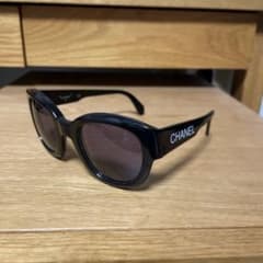 【美品】CHANEL ブラック キャットアイ サングラスのサムネイル