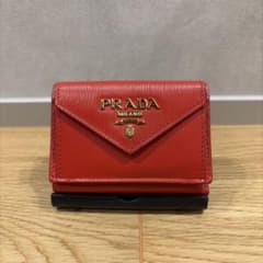 PRADA サフィアーノレザー 三つ折り財布 レッドのサムネイル