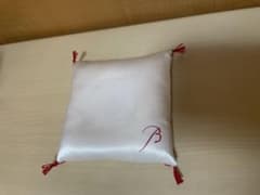 バカラ直営店取り扱い商品まねき猫用座布団白⑤ - メルカリ