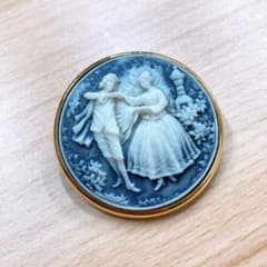 踊る貴族 クリスマスカラー カメオ ブローチ ペンダント