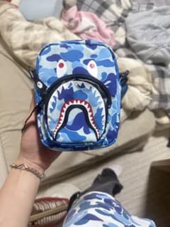 A BATHING APE シャーク ショルダーバッグ ブルーカモのサムネイル