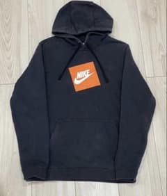 NIKE パーカー ブラック オレンジロゴ Mサイズのサムネイル