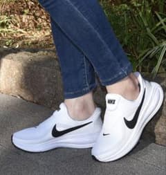 NIKE スリッポン ホワイト ブラック スニーカーのサムネイル