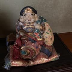 多*司様 色鮮やかな陶器の大黒様　座布団付き 多*司様 色鮮やかな陶器の大黒様 座布団付き - メルカリ
