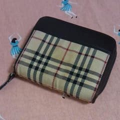 コメントで100円引き　BURBERRY折り財布のサムネイル