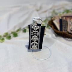 インド刺繍リボンのリップケース　ブラック　印鑑ケース　コインケースのサムネイル