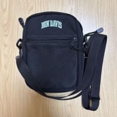BEN DAVIS ブラックショルダーバッグのサムネイル