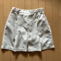 GU オフホワイト プリーツスカートパンツ　Mのサムネイル