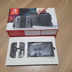 Nintendo Switch 本体 グレー　備品完備のサムネイル