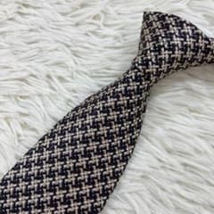 未使用に近い】TOM FORD チェック柄ネクタイ ベージュ 黒 - メルカリ