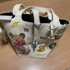 新品　ジュクロイスソワ　ペイントバッグ　クマ　キャラクター　キューブバッグ　白のサムネイル
