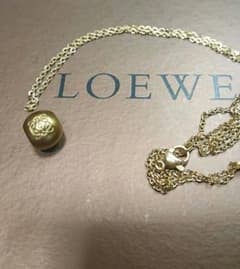 【正規 未使用】LOEWEアナグラム刻印金色ゴールドチャーム/ネックレスチェーン