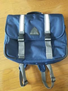 通学　リュックのサムネイル