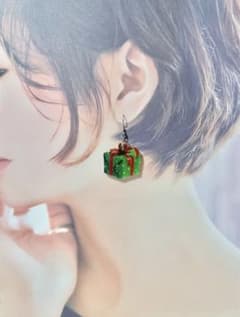 【夏大特価】クリスマス　プレゼントボックス型　ピアス アクリル　軽量のサムネイル