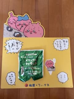 松屋×ちいかわ コラボグッズ ①オリジナルフィギュア ②オリジナルスライドパネルのサムネイル